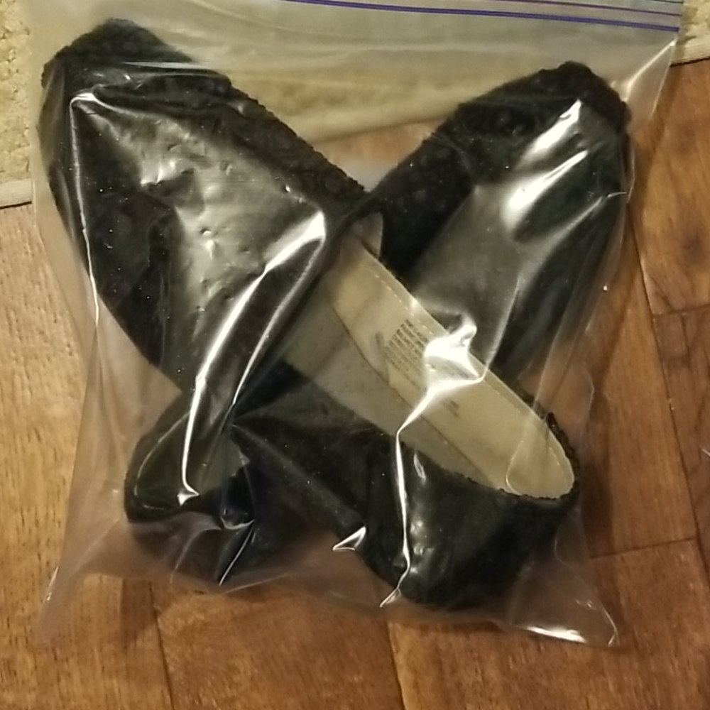 Womens well worn slip on black